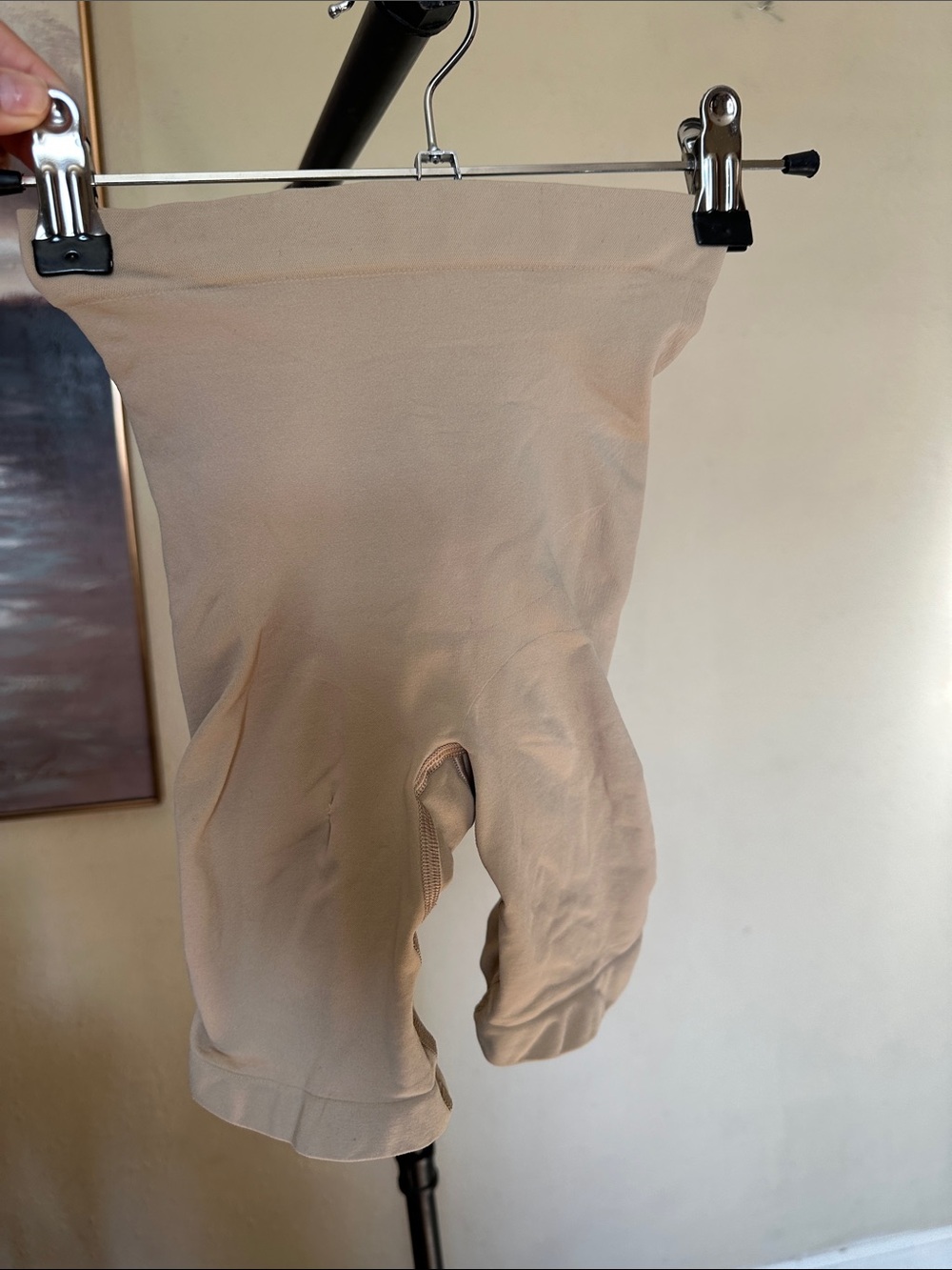 SKIMS Seamless Sculpt Mid Thigh Short compression nude sand shape wear NWOT Sz S